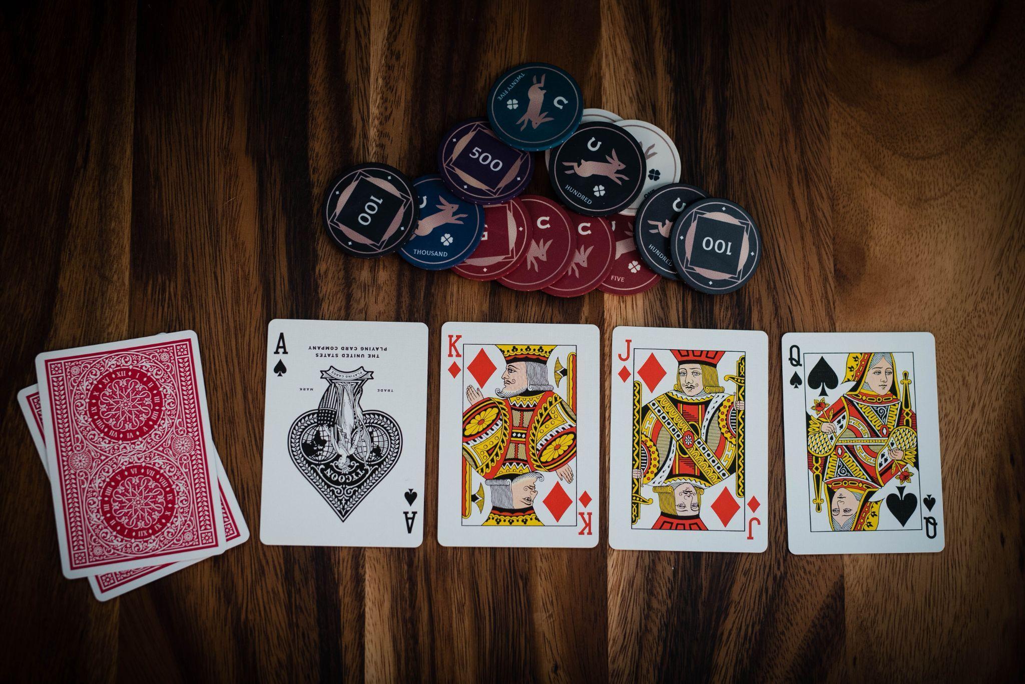 13 Most Common Mistakes Professional Poker Players Never Make With Their Poker Hands