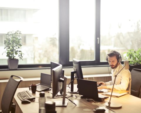 6 Things That Will Improve Customer Service (And How a Help Desk Can Do All of Them)