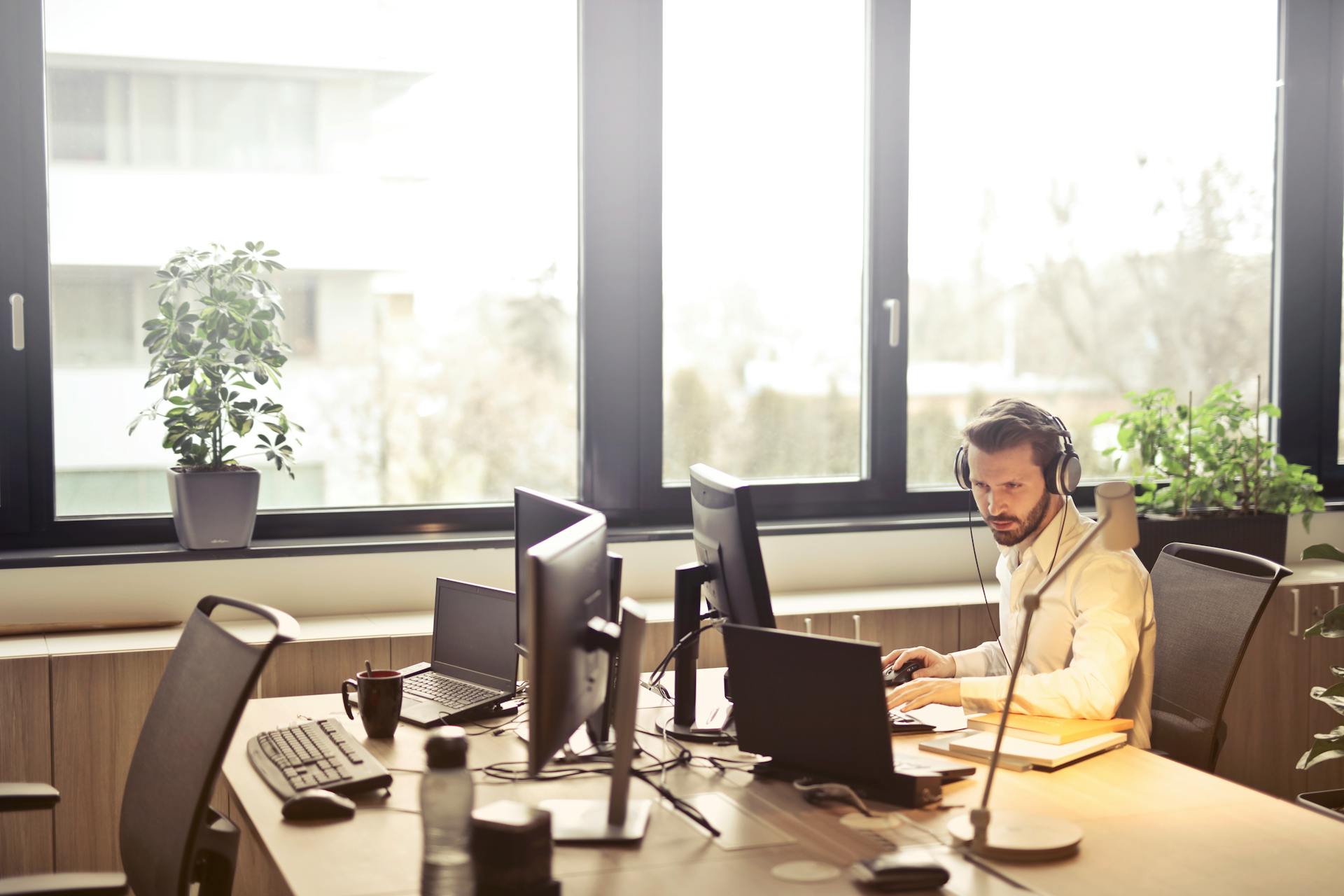 6 Things That Will Improve Customer Service (And How a Help Desk Can Do All of Them)
